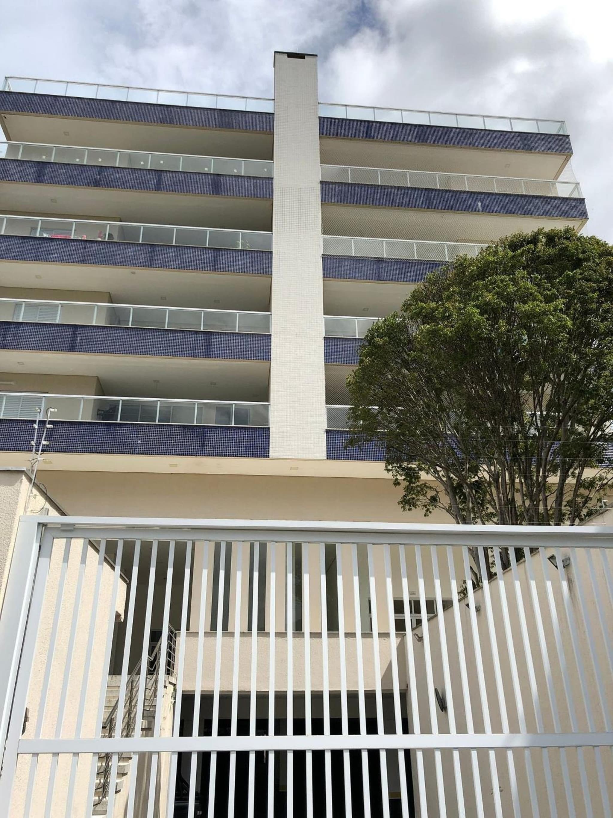 Apartamento alto padrão com 3 suítes, sala 3 ambientes todos com ar, ambientes novos e moderno.