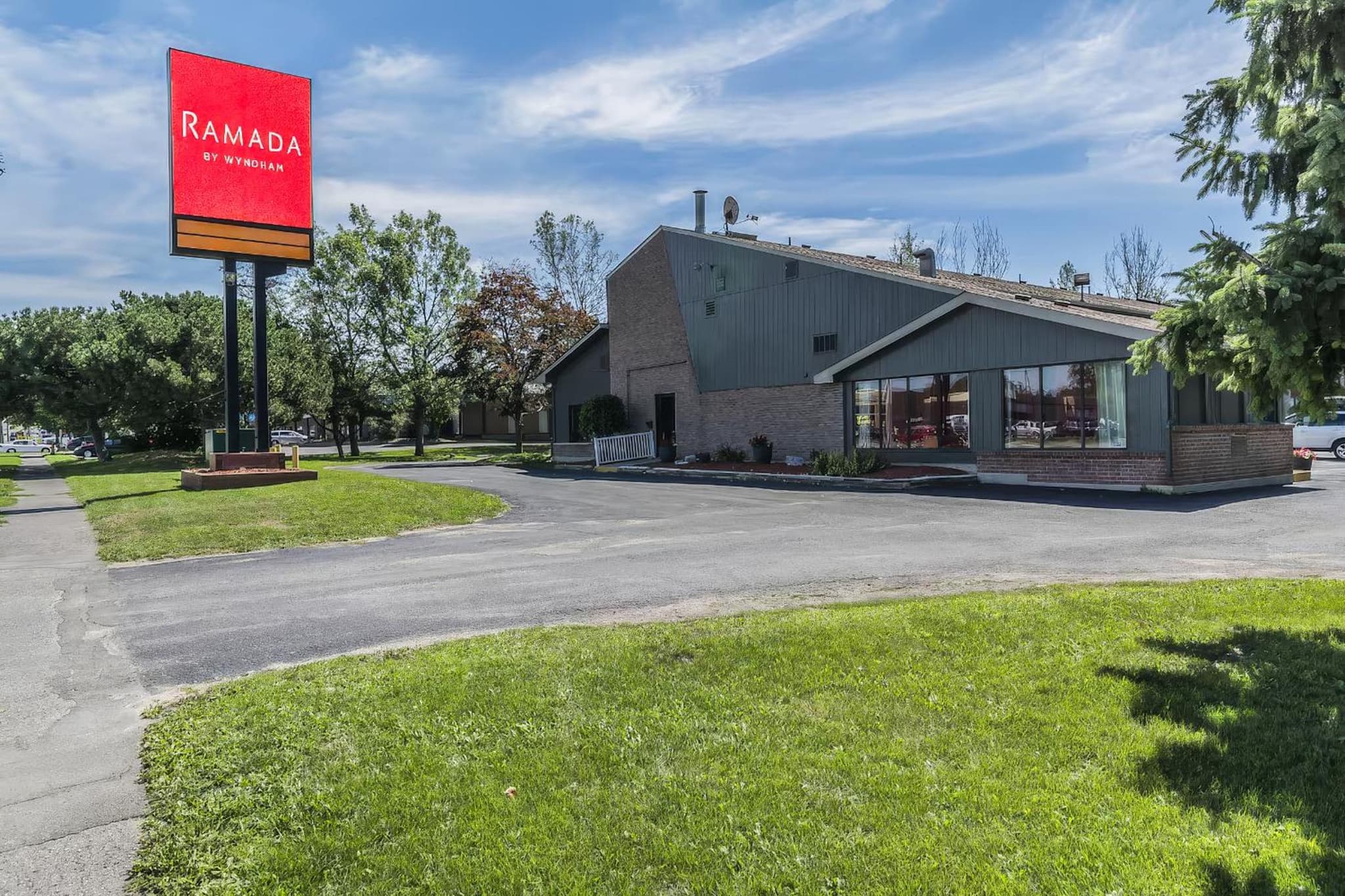 Ramada by Wyndham Kingston photo 5