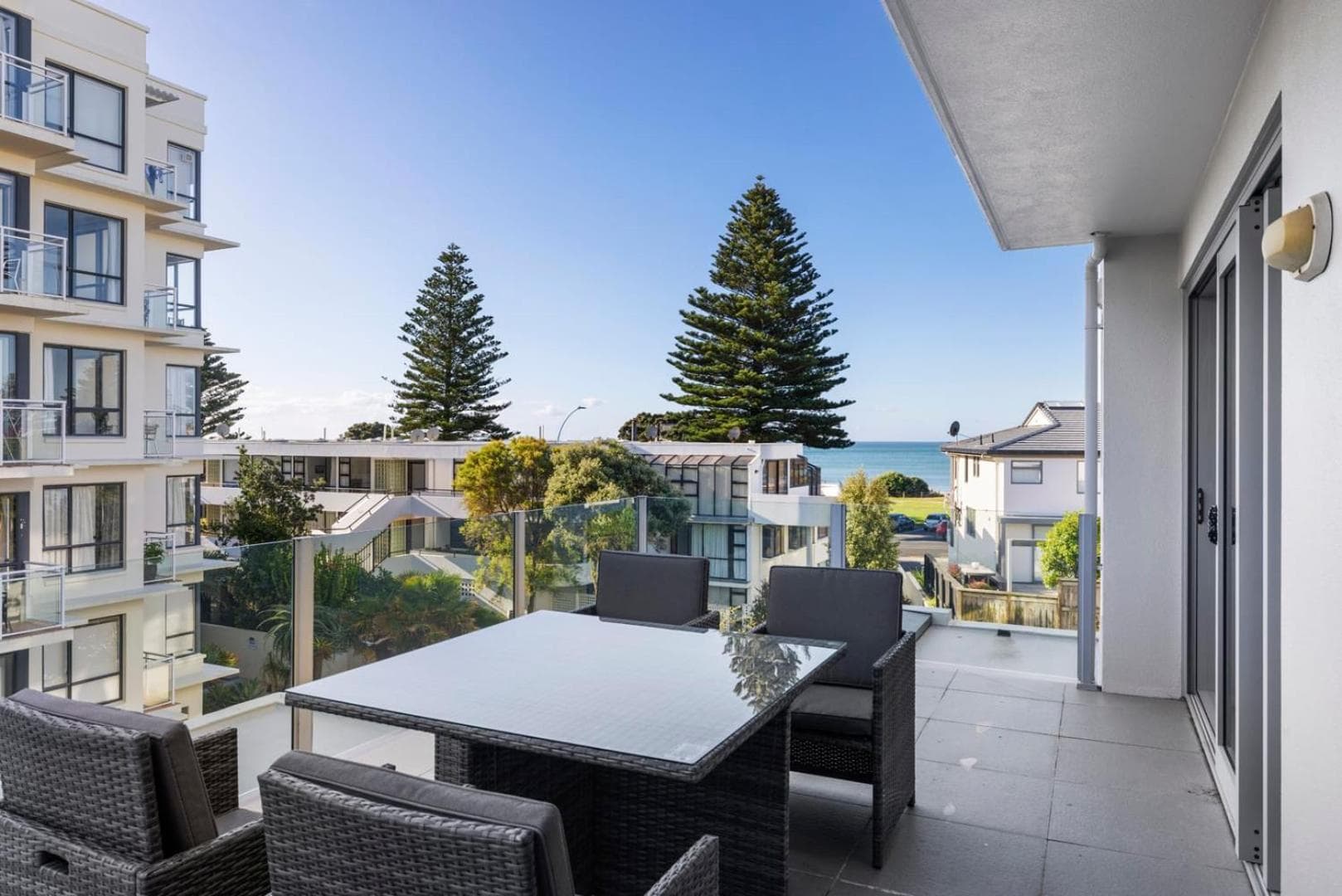 Sun filled & Spacious with Ocean Views & beach photo 2