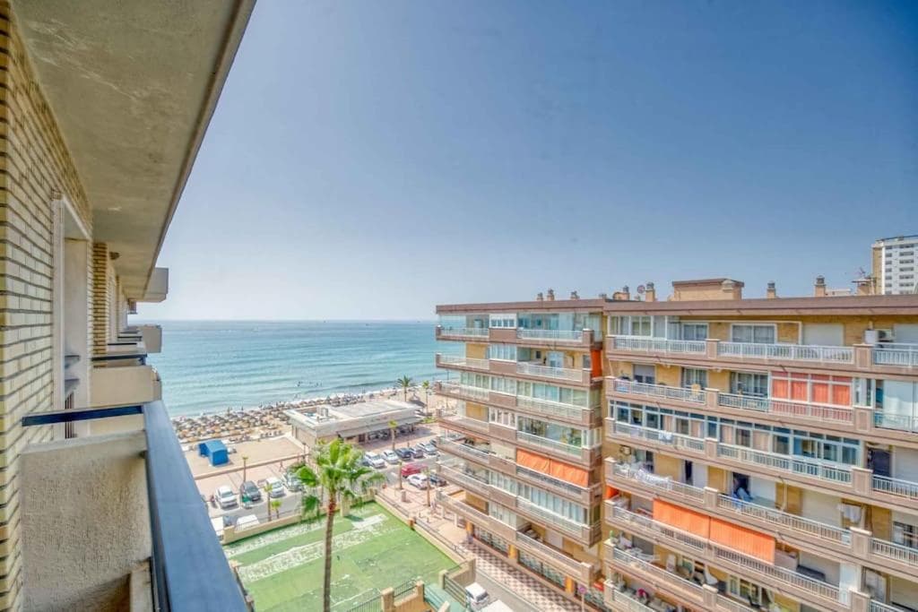 118 - Modern Beachfront Apartment