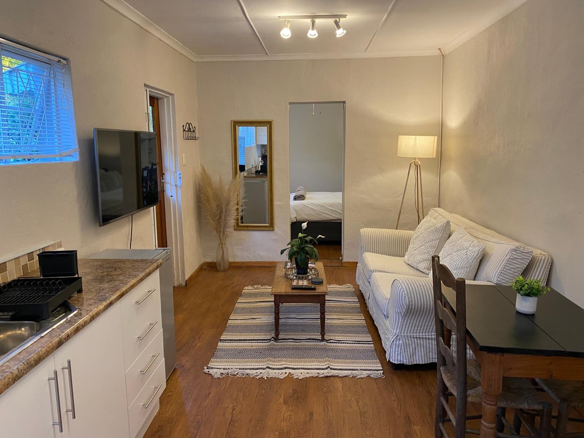 Happy Hilton guest house photo 6