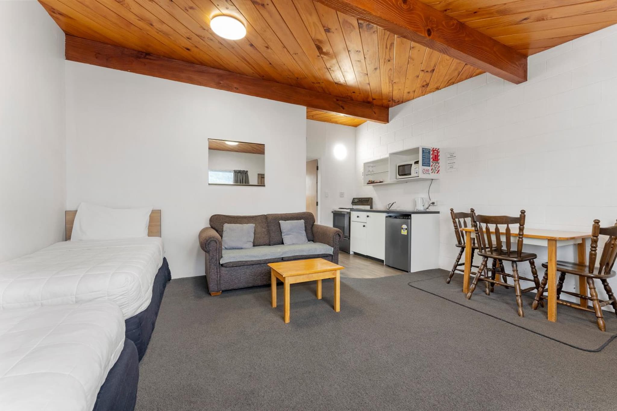 Coachman's Lodge Motel photo 2