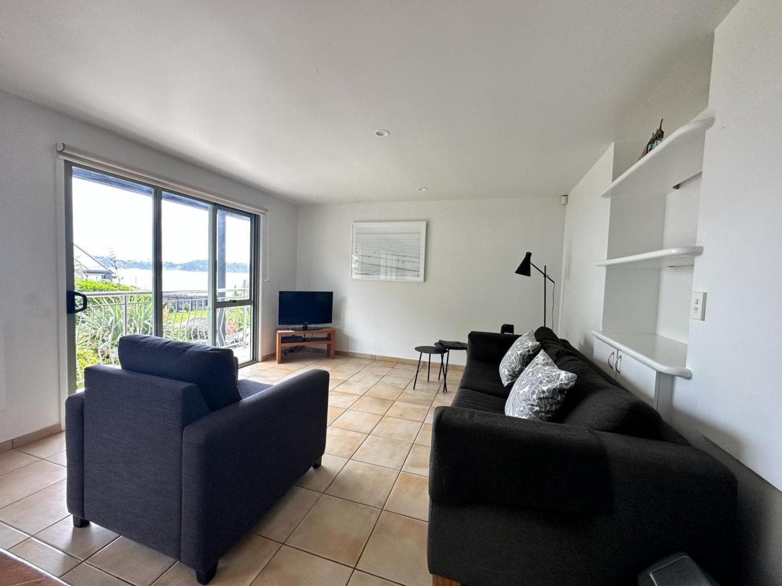 Beachfront on Waiheke photo 4