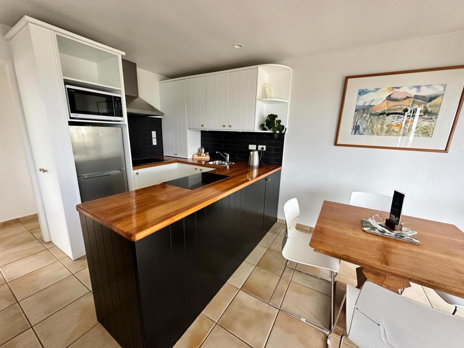 Beachfront on Waiheke photo 7