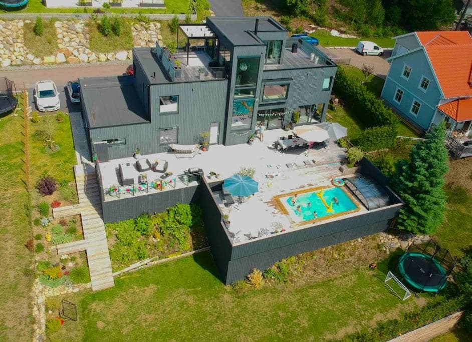 Large pool villa, roof terrace near lake & nature