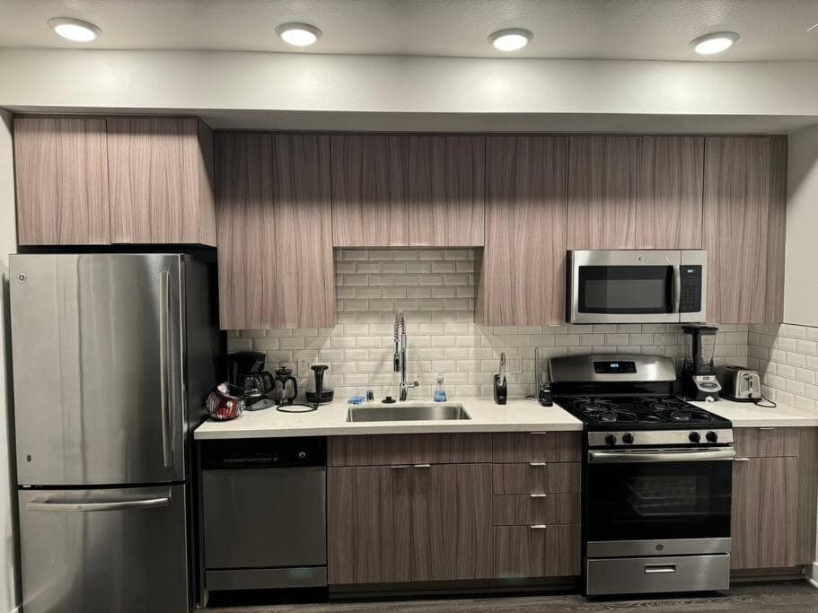 Modern and Lavish apartment photo 7