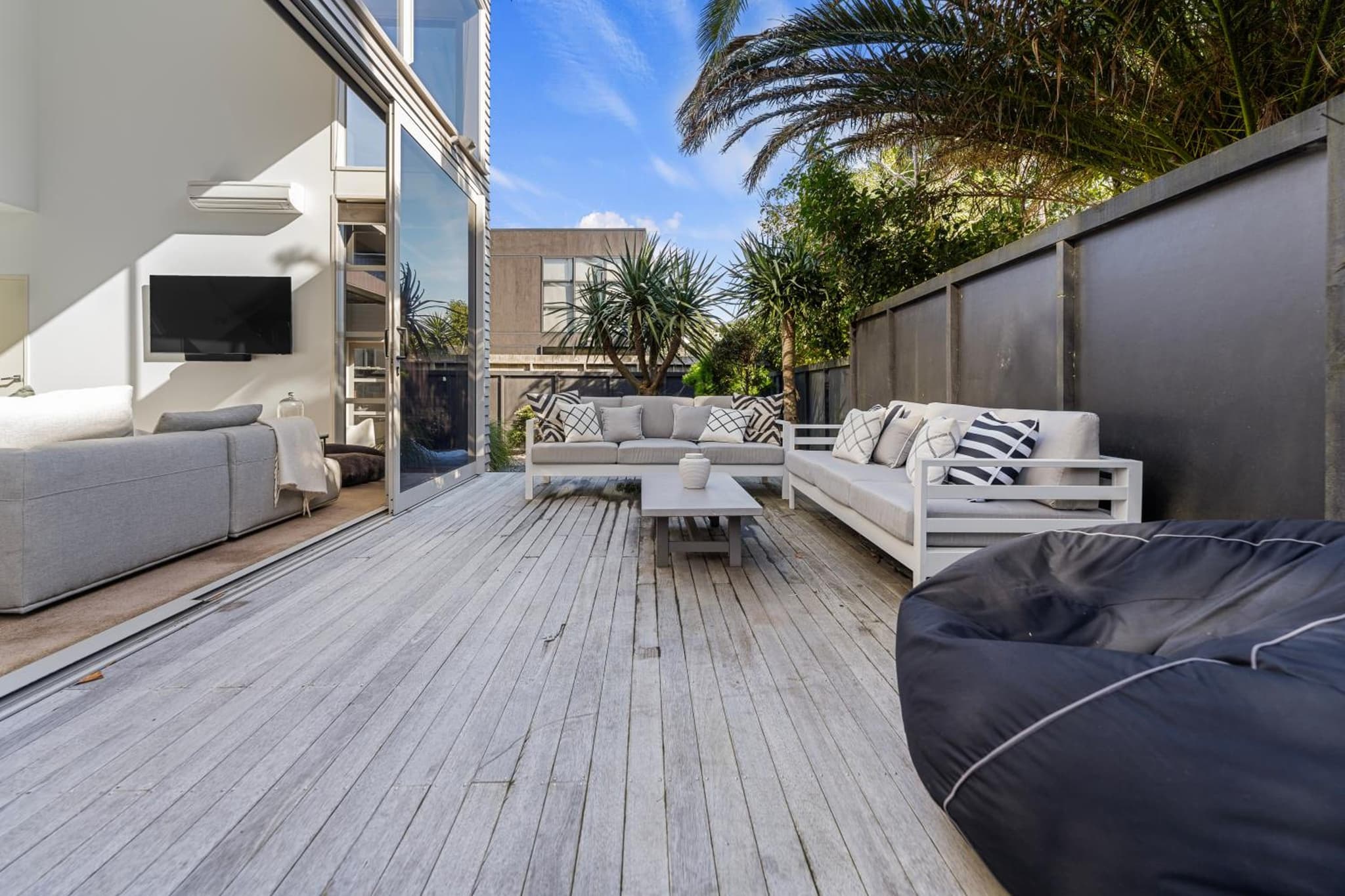 Modern Home Central Mount photo 9