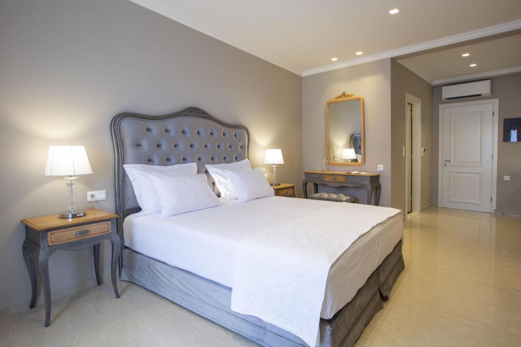 VK Luxury Suites With Private Parking photo 6
