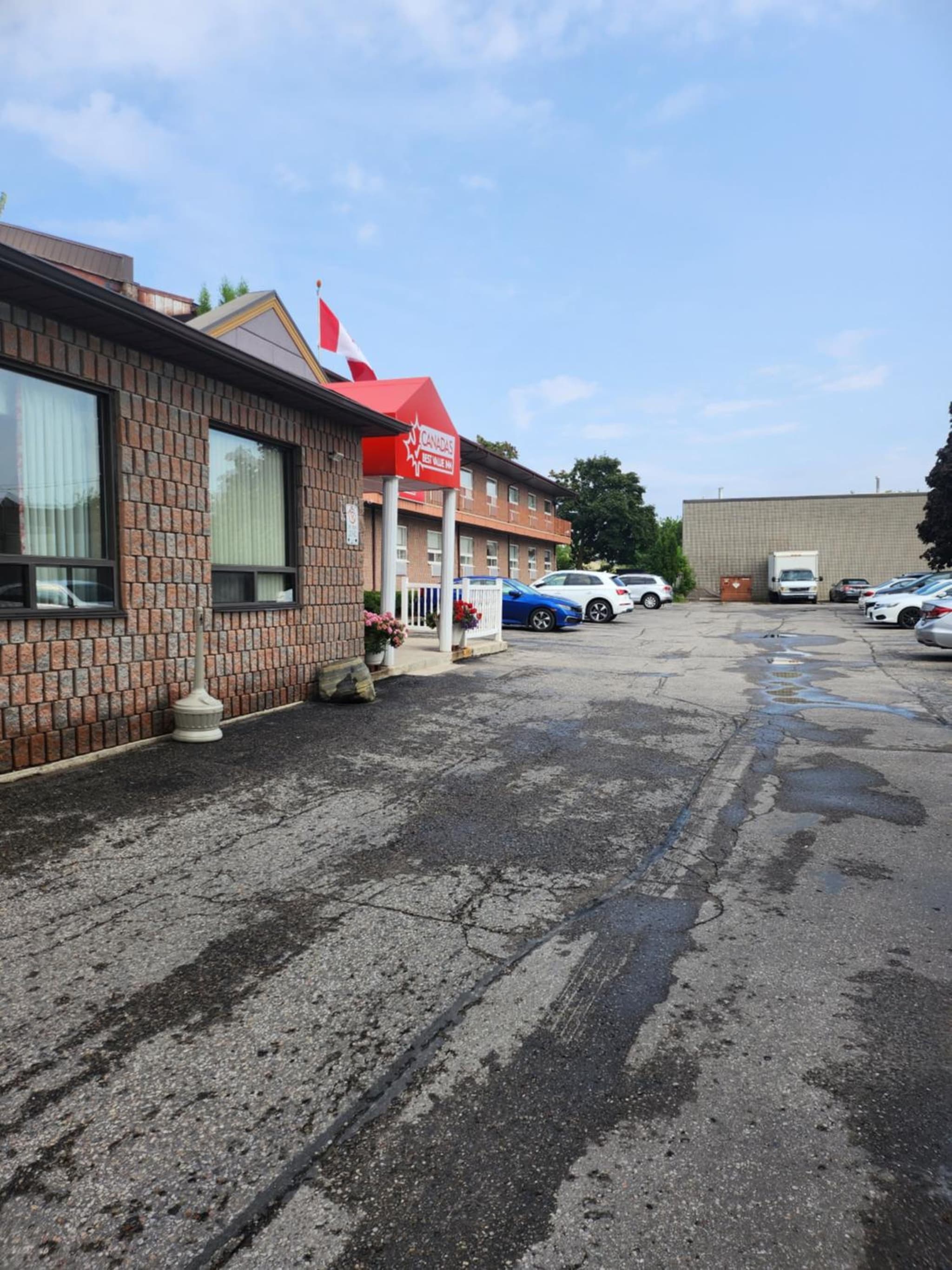 Canadas Best Value Inn-Richmond Hill photo 4