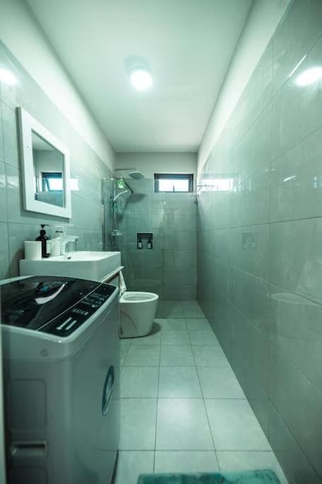 Stylish Apt with Pool & Balcony, 4 Min to Beach - RC7 photo 7