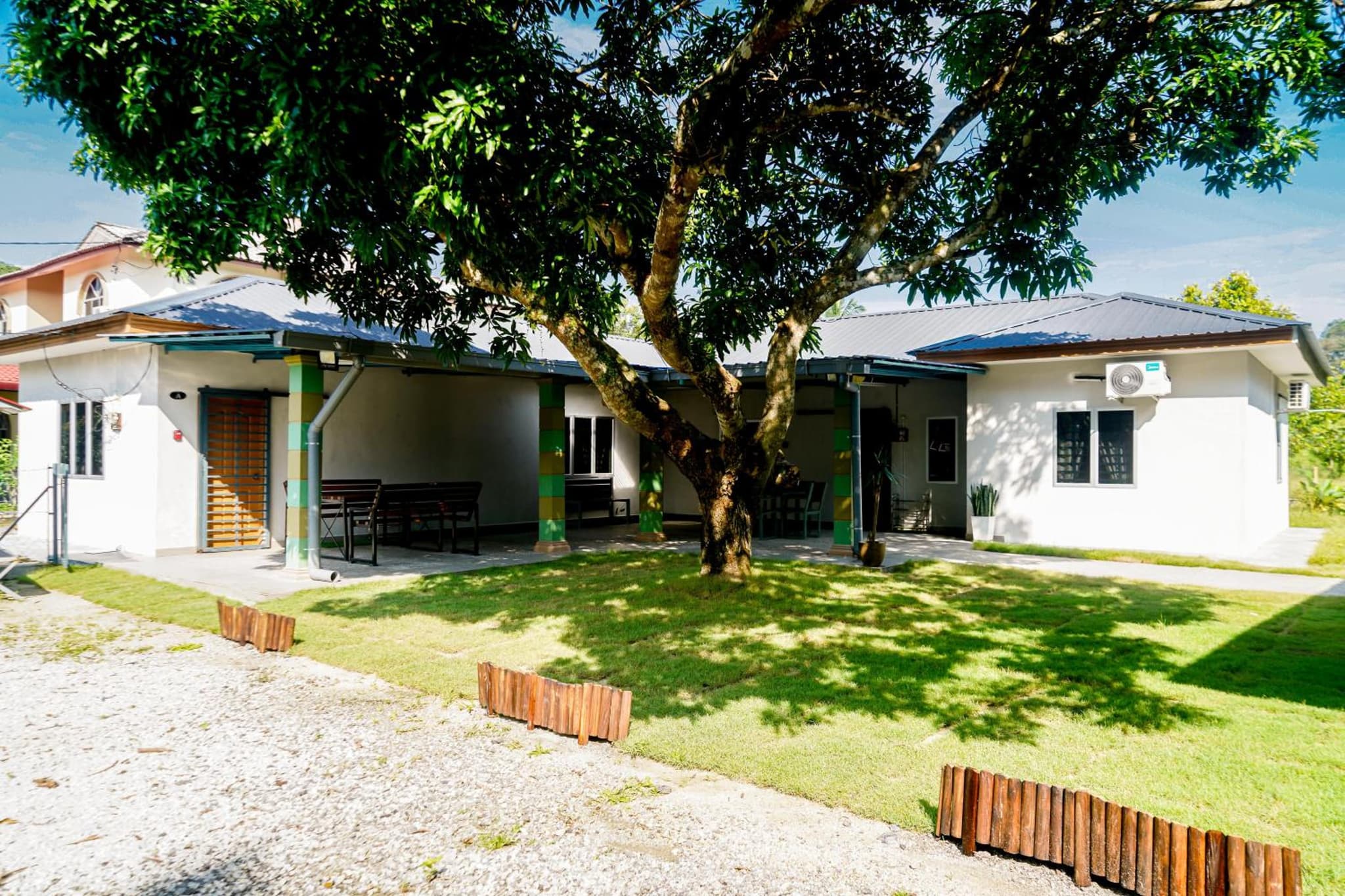 Adorable 3-bedroom home with Pool, Wi-Fi and BBQ photo 7