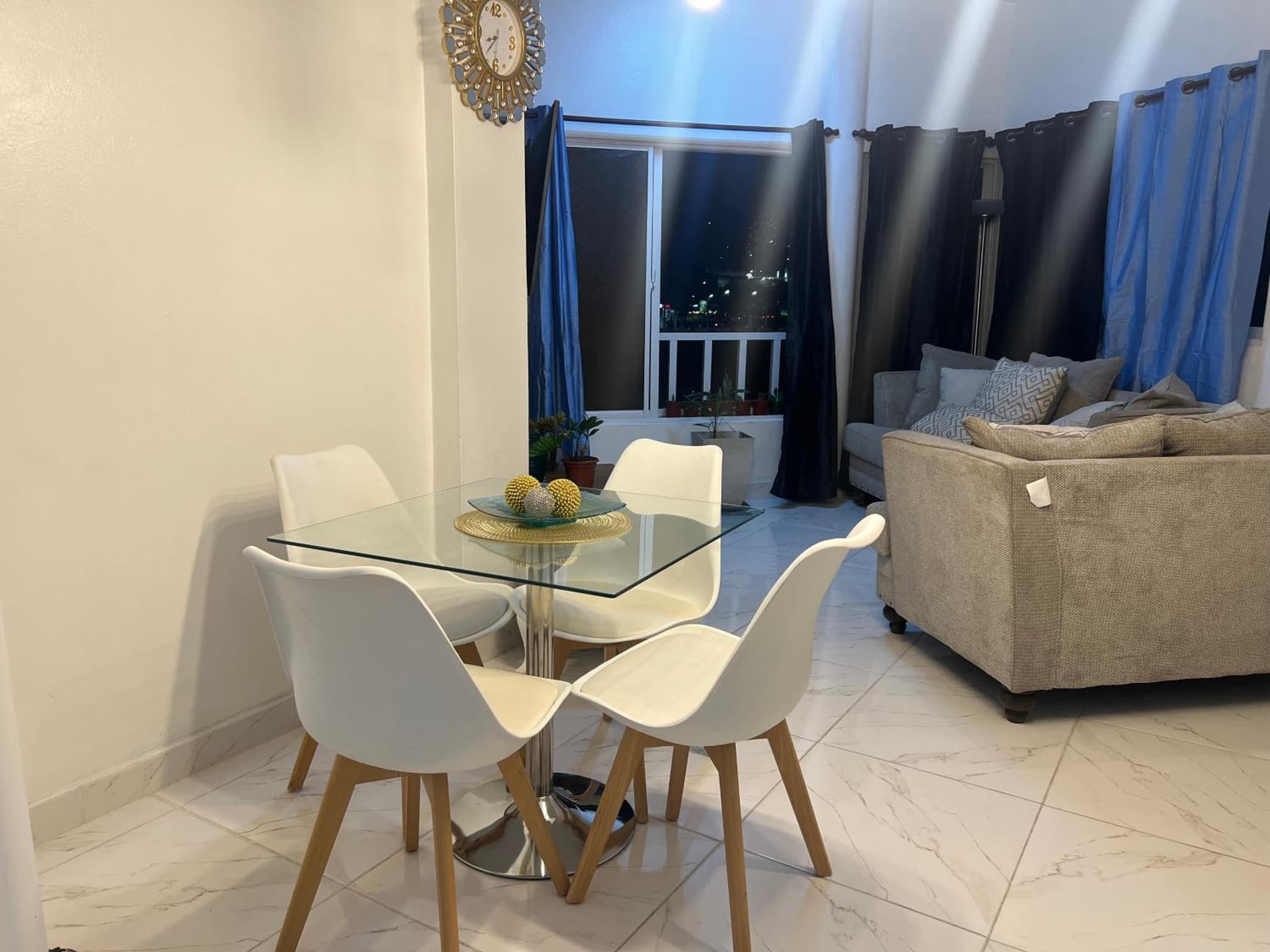 Bello apartamento cerca de Ágora