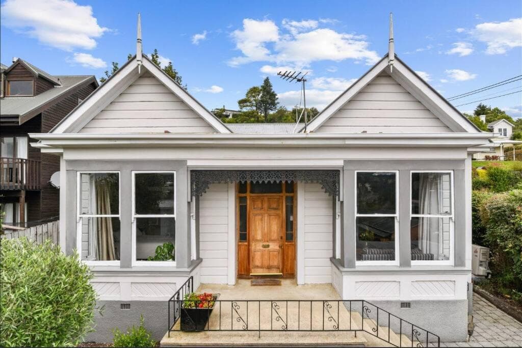 Dunedin delight - sunny, stylish villa