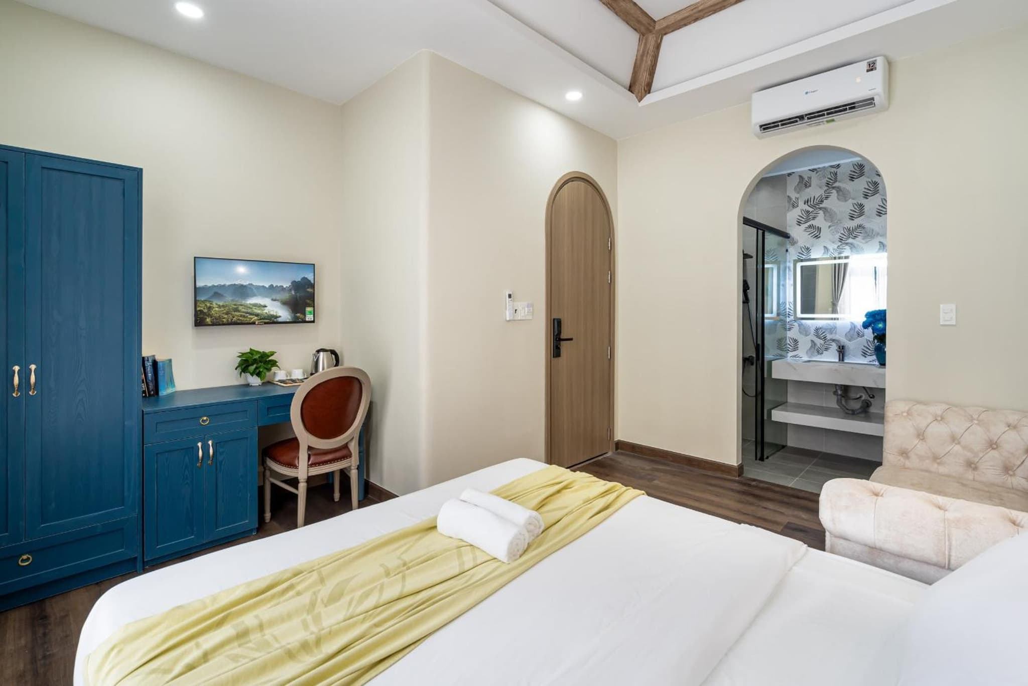 hotel room