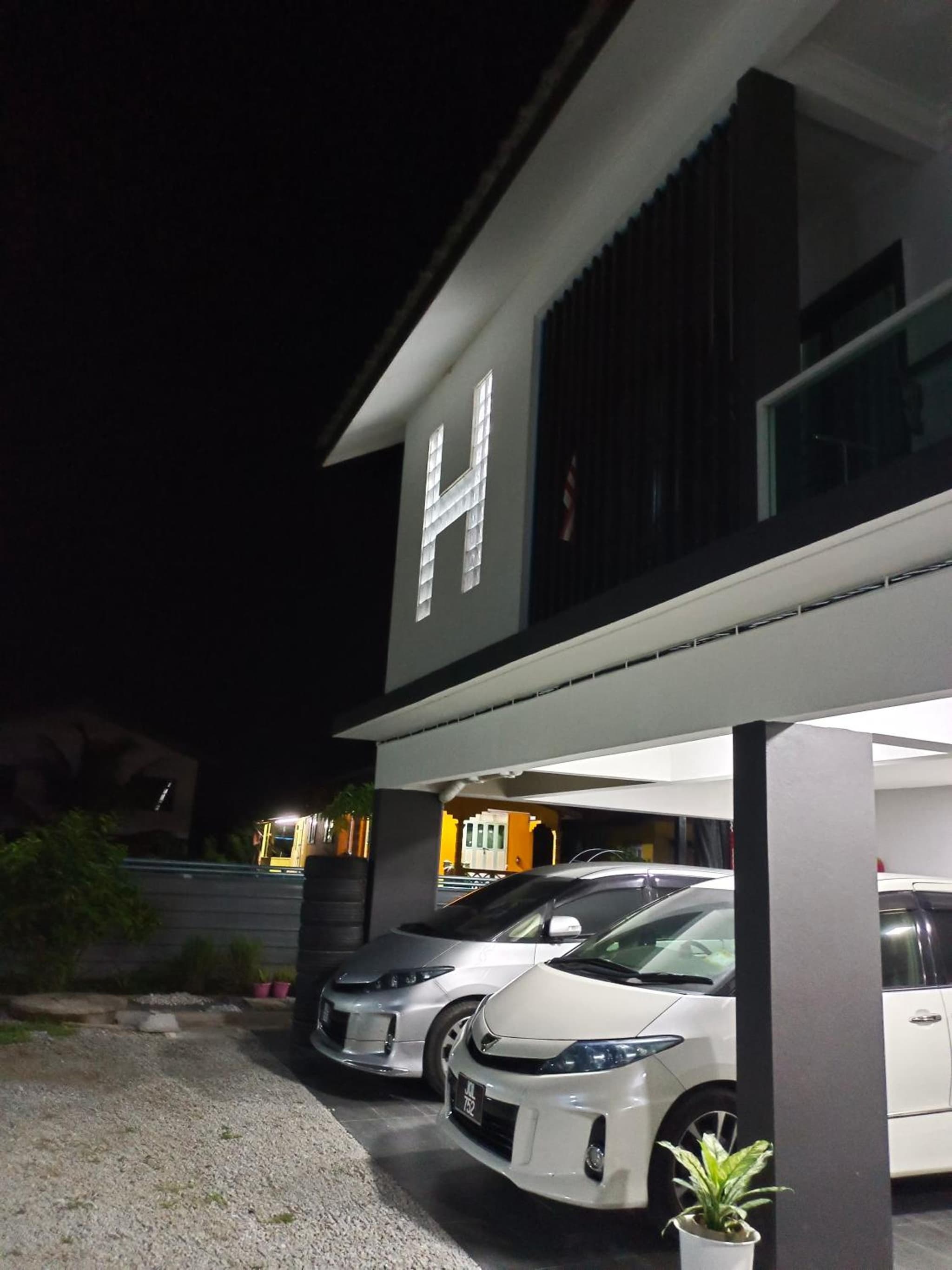 Homestay Villa H with POOL photo 2