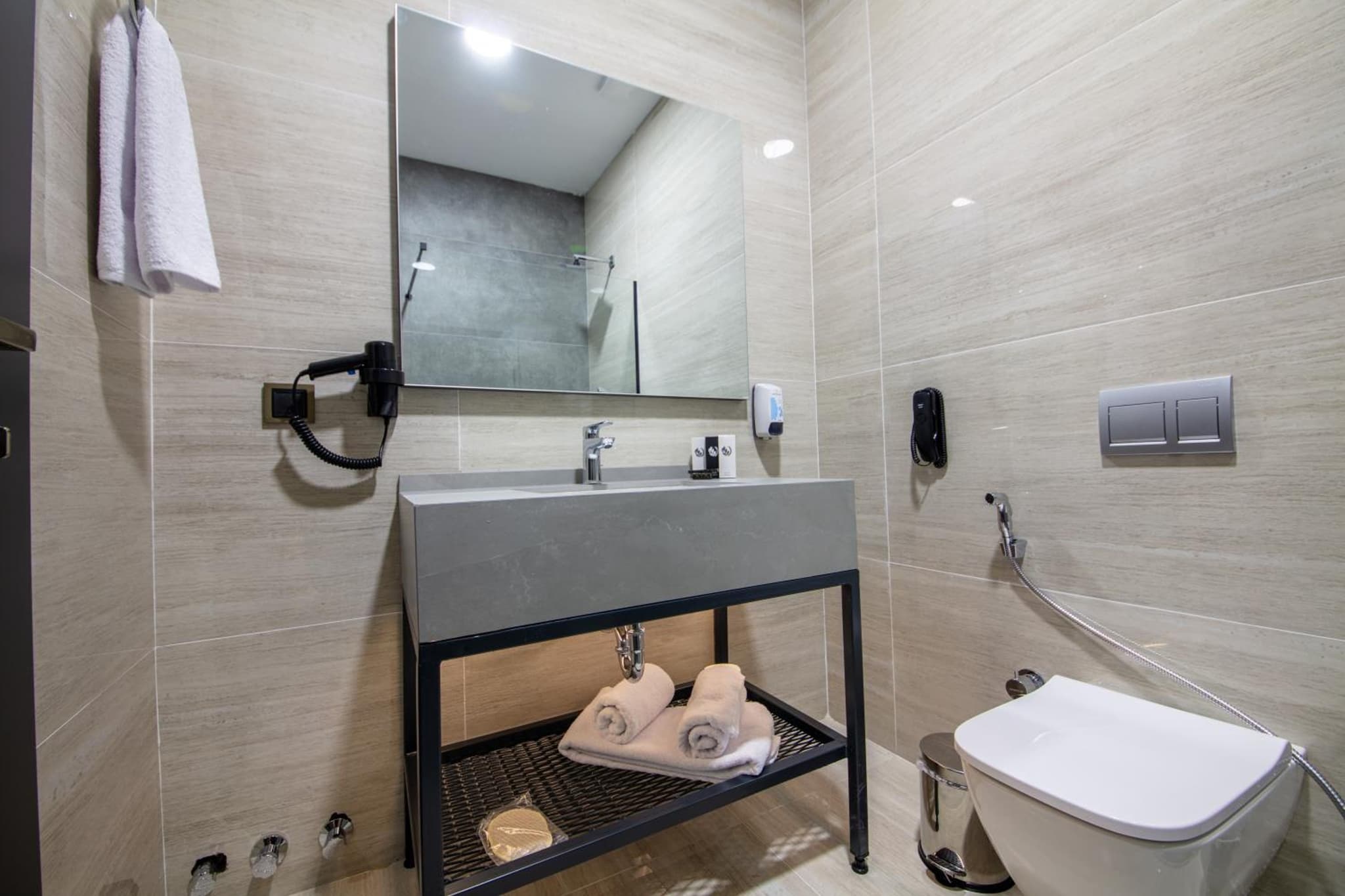 V Center Hotel photo 4