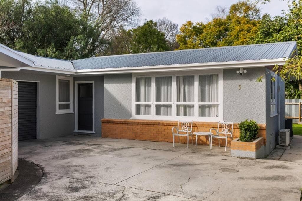 5min walk to CBD - Keyless Entry