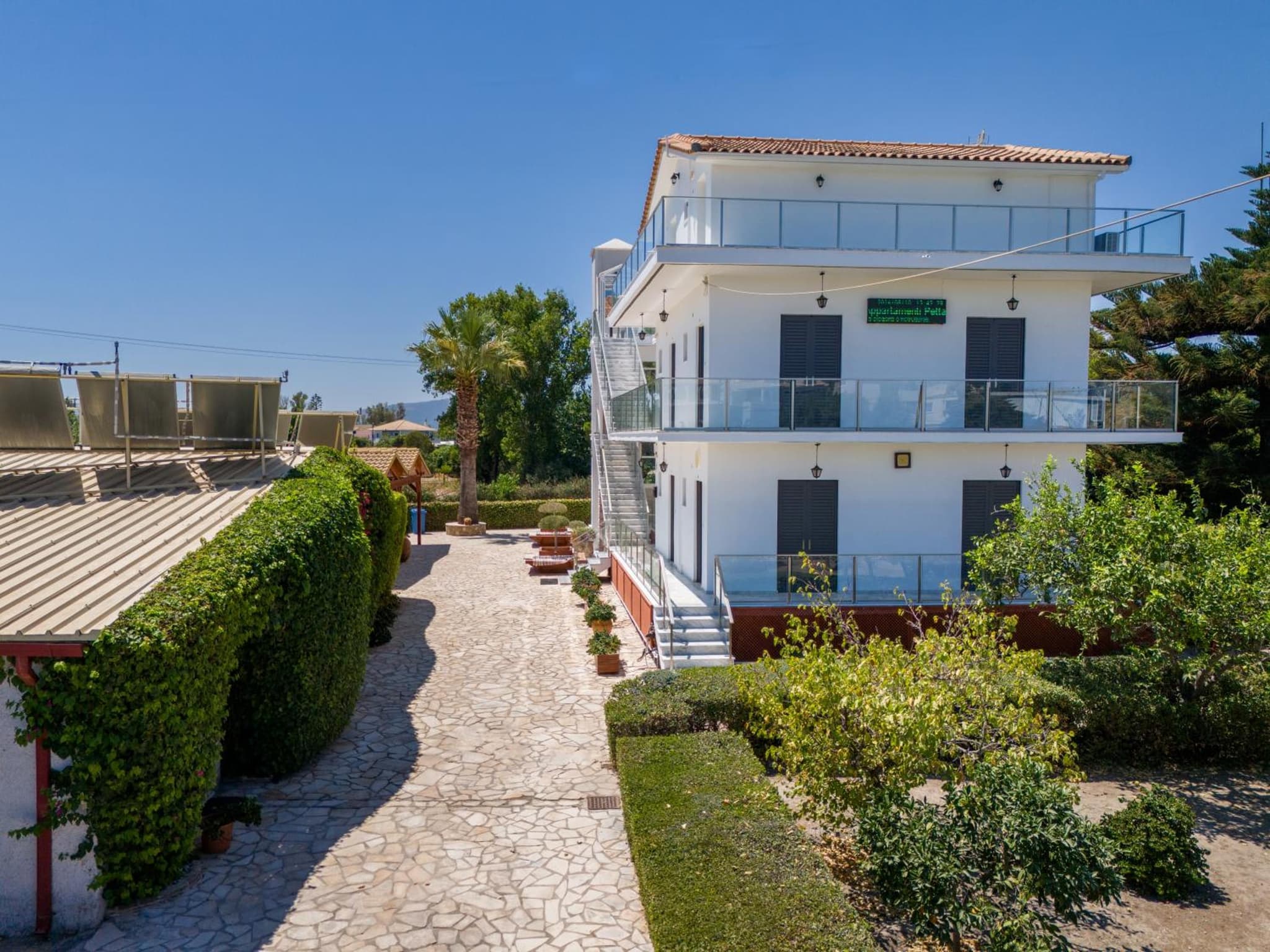 Pettas Apartments photo 5