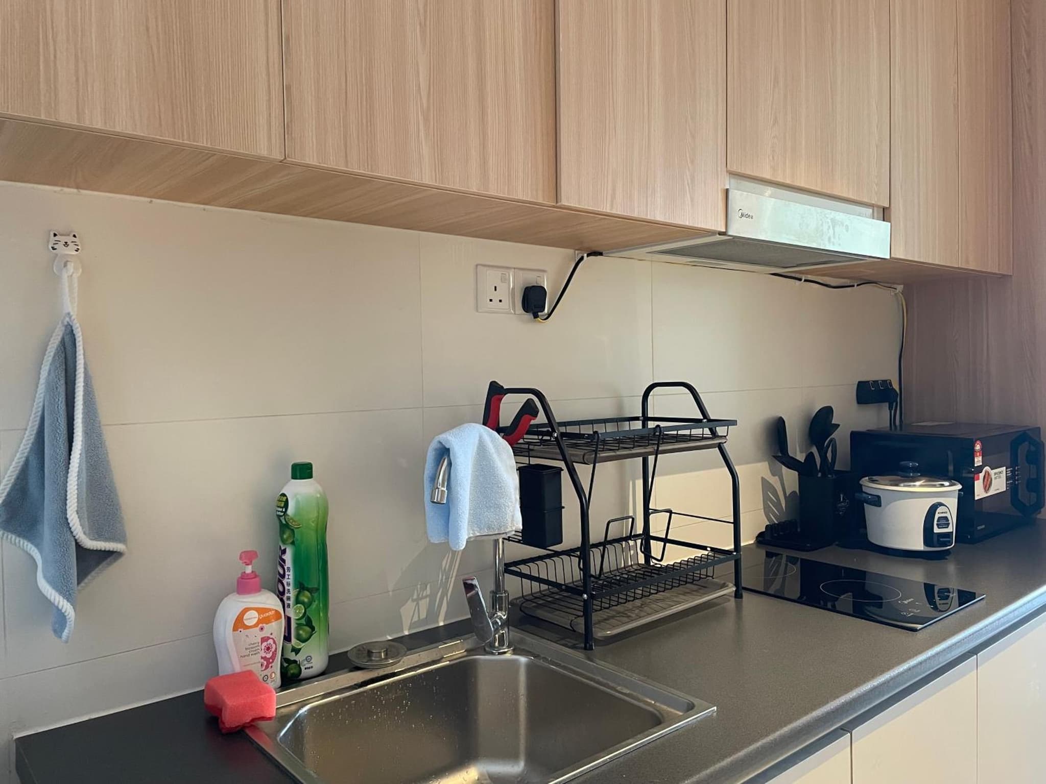 Getawayhub Roxy Sematan Beach Apartment photo 6
