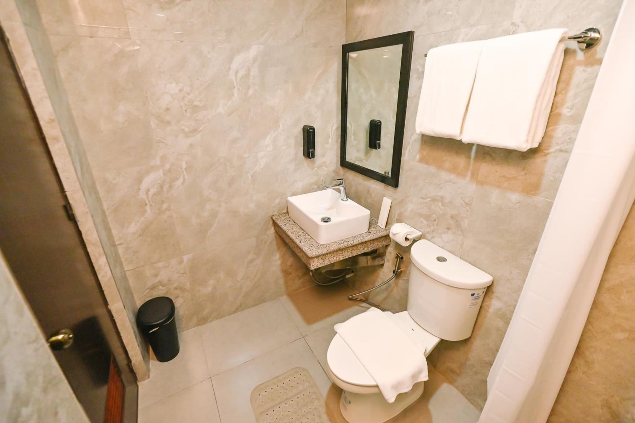 Monaco Hotel photo 4