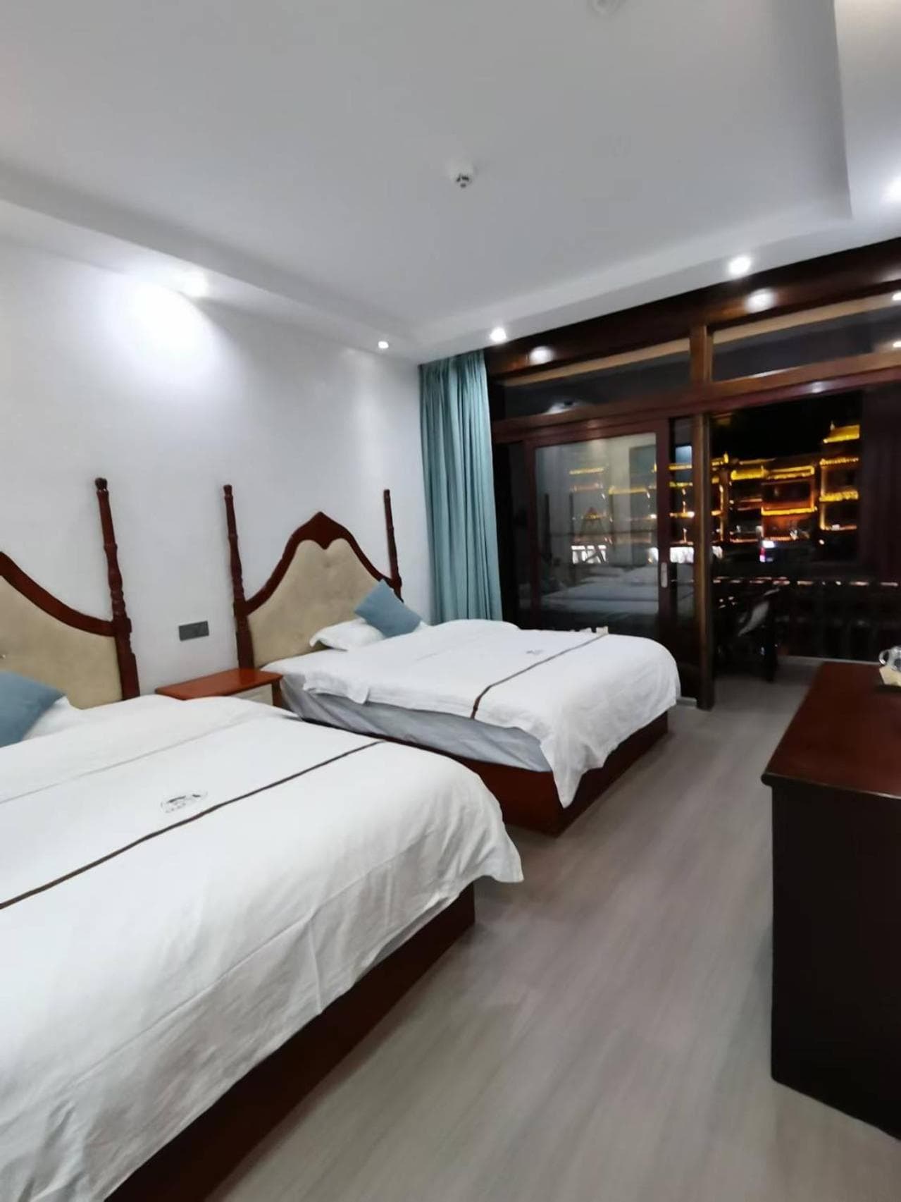 Fenghuang Ancient Town Lazy Cat Riverside Inn photo 8