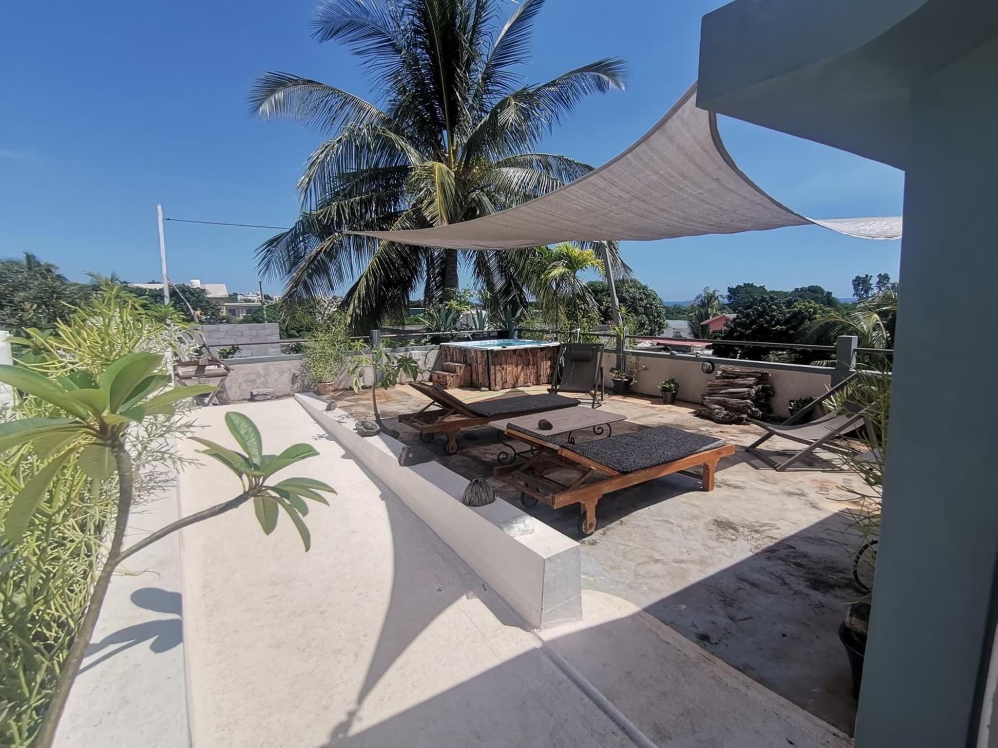 Apartment 3bedrooms 2bathrooms rooftop jacuzzi