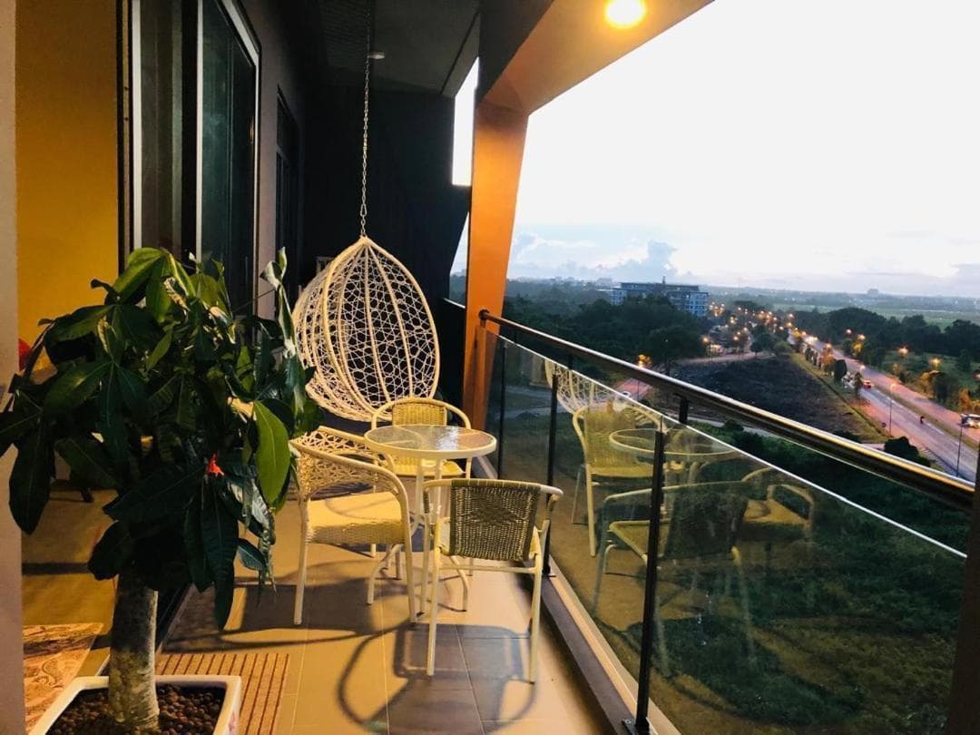 24'HR CHECK IN H'FLOOR SARADISE ECHELON KUCHING LUXURY BALCONY CONDO FACING AIRPORT 3R2B-2Cpark photo 5
