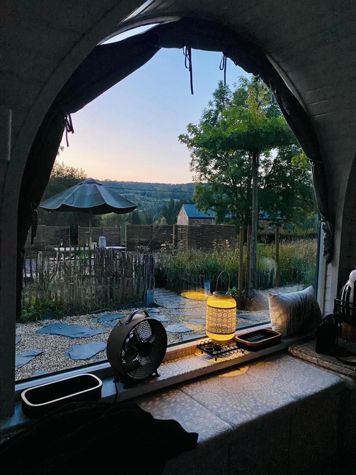 La CABANE LUXUEUSE AVEC JACUZY photo 5