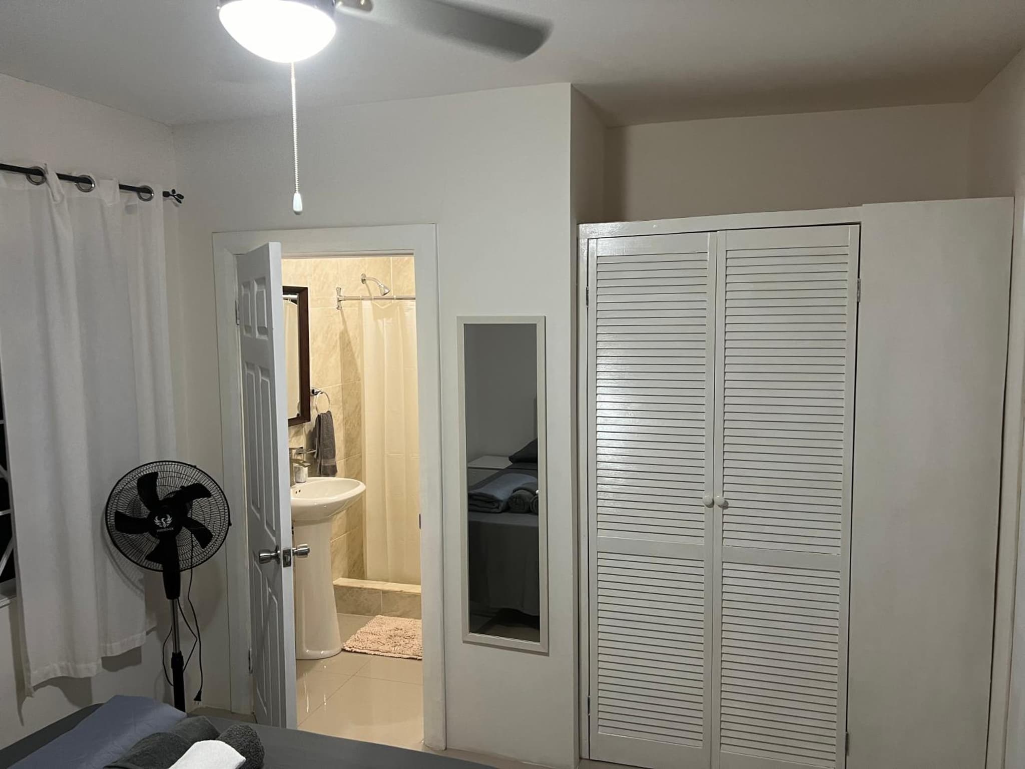 Chambers resident suite photo 5