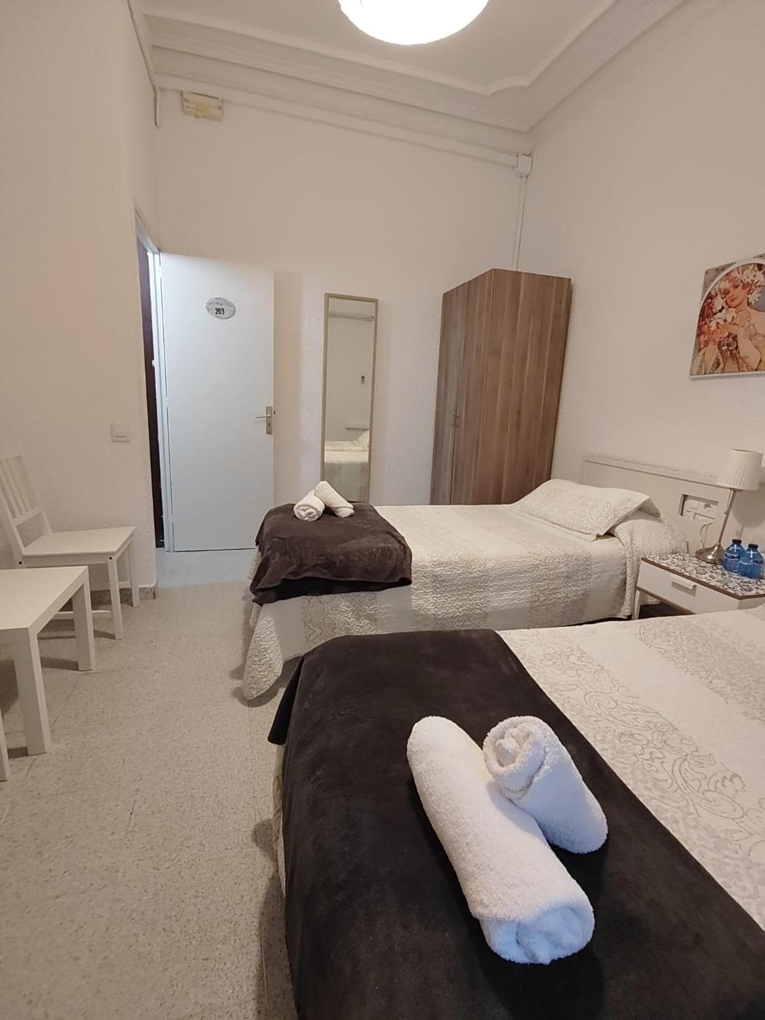 Hostal Dragonflybcn photo 8