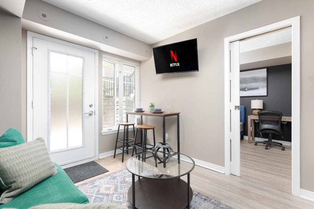 1BD Townhome Walk to Lake! photo 4