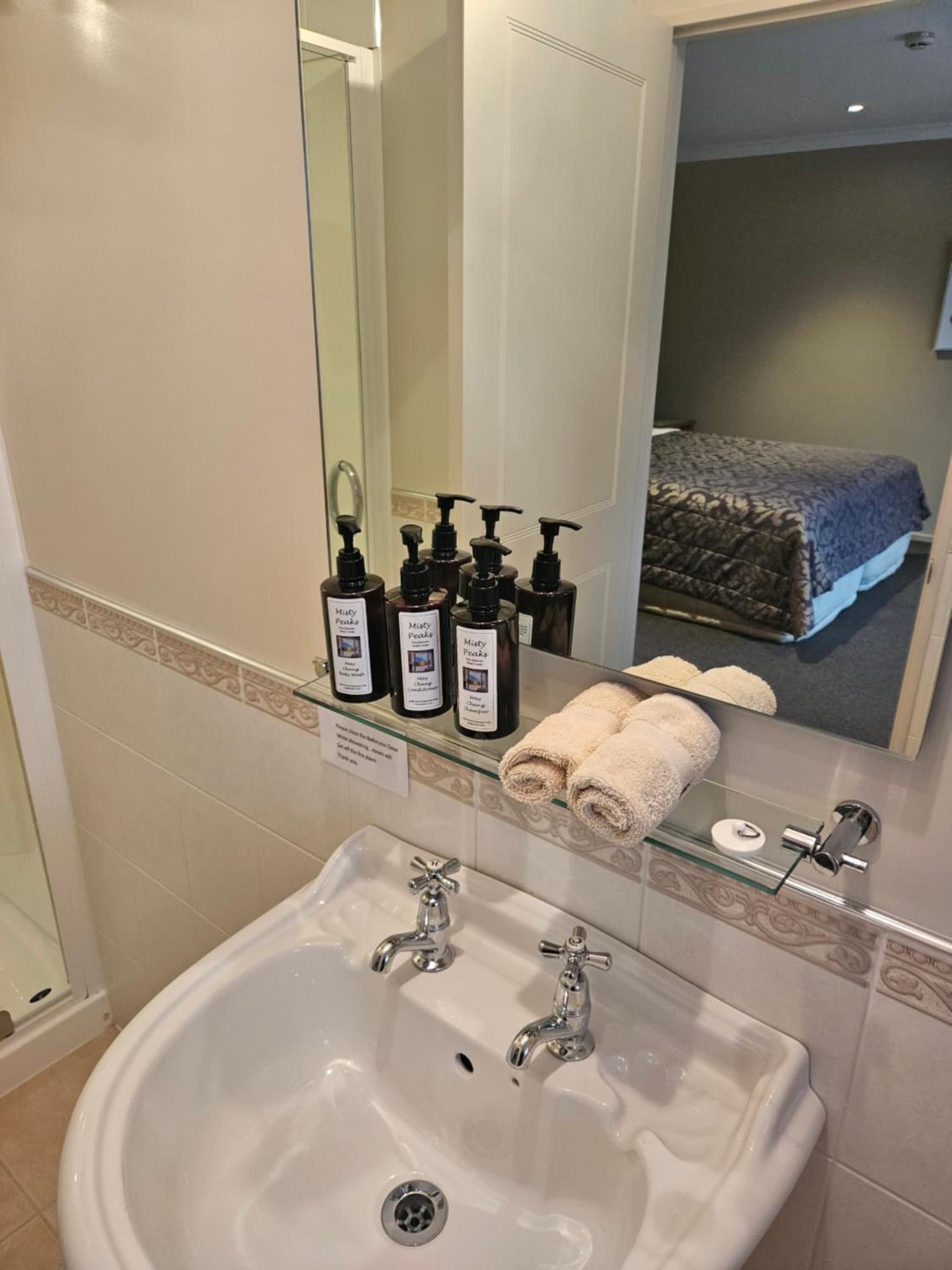 Misty Peaks Guesthouse photo 2