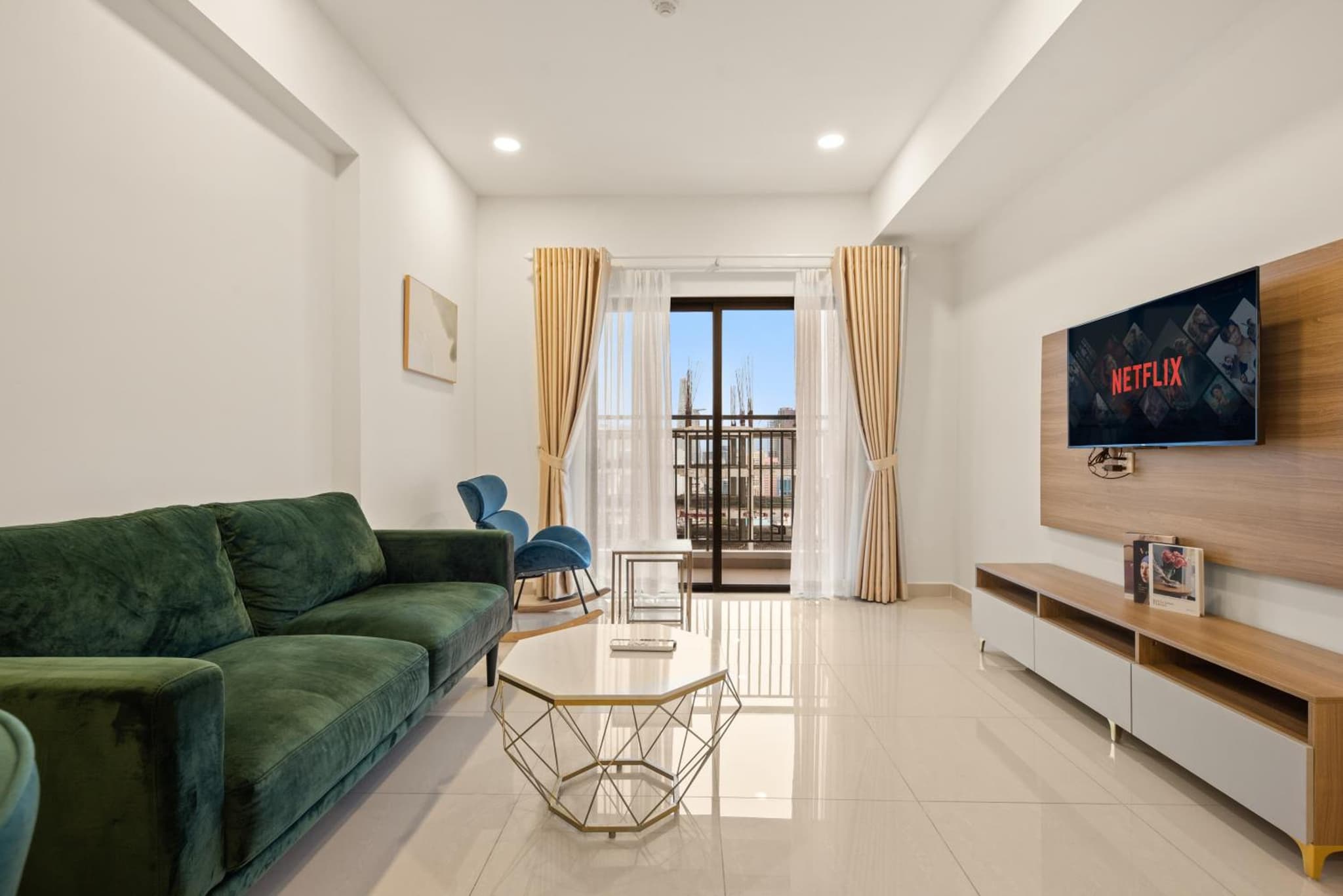 Smile Home - SOHO Apartment balcony - Modern comfortable photo 6