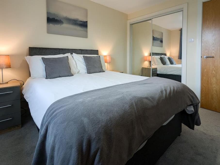 Parkgate 2 bed, private parking, Rosyth M90