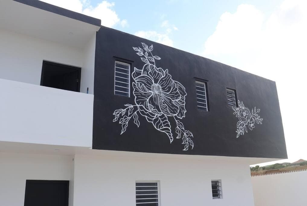 Central 2BR Apartment-10 Min Walk to Mambo Beach photo 2