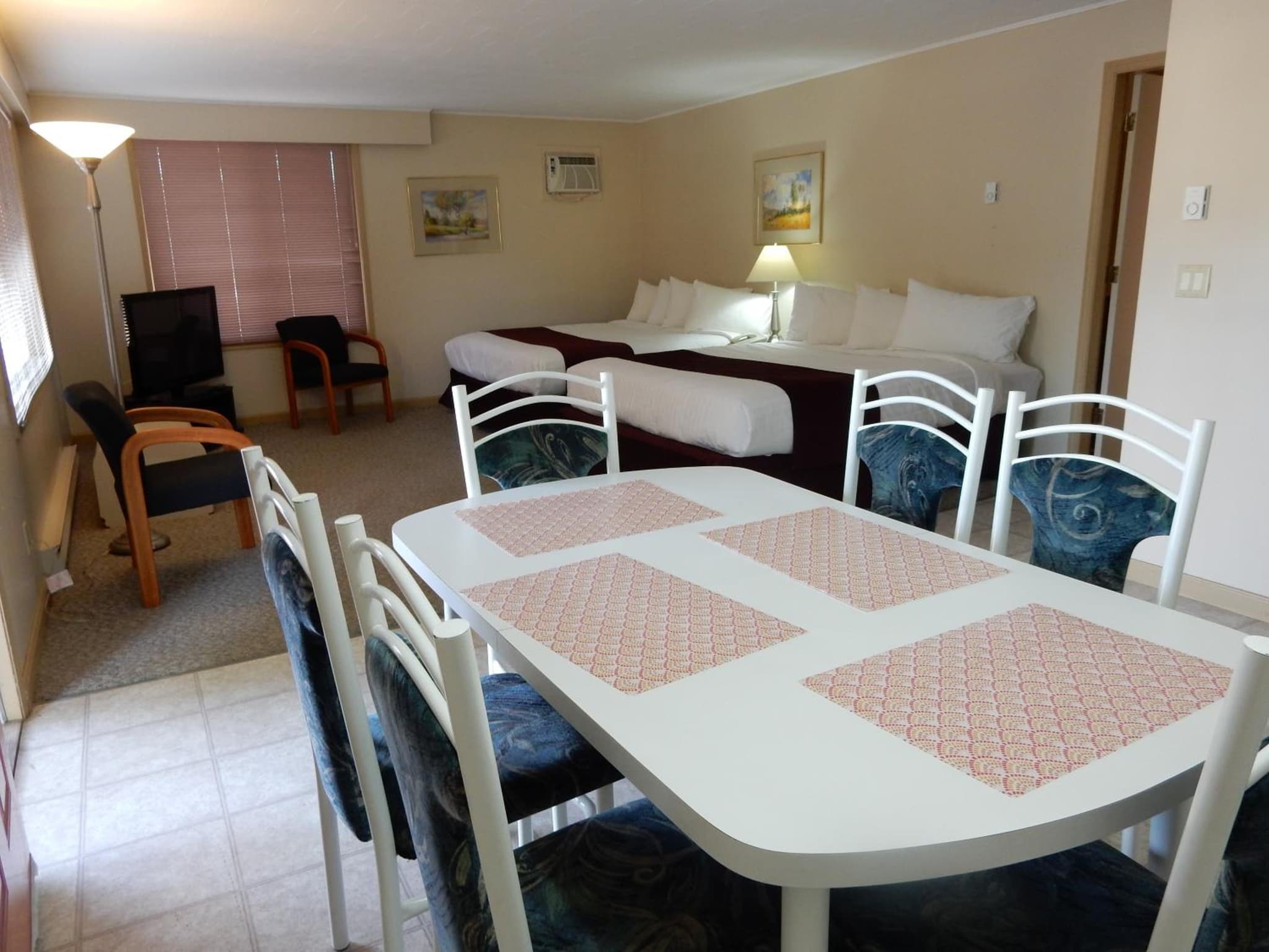 Canadas Best Value Inn & Suites-Vernon photo 7
