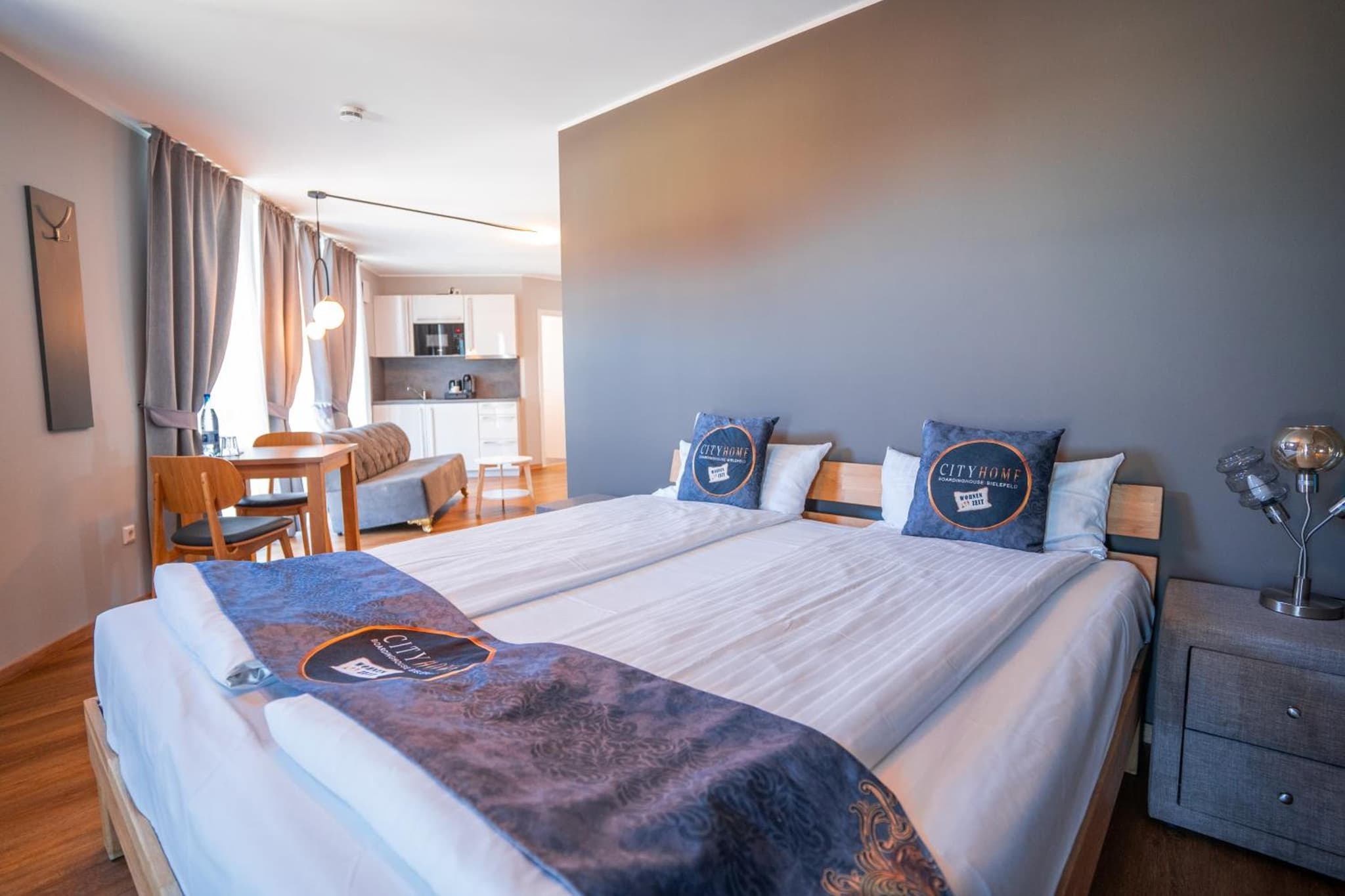 Boardinghouse City Home - Living photo 2
