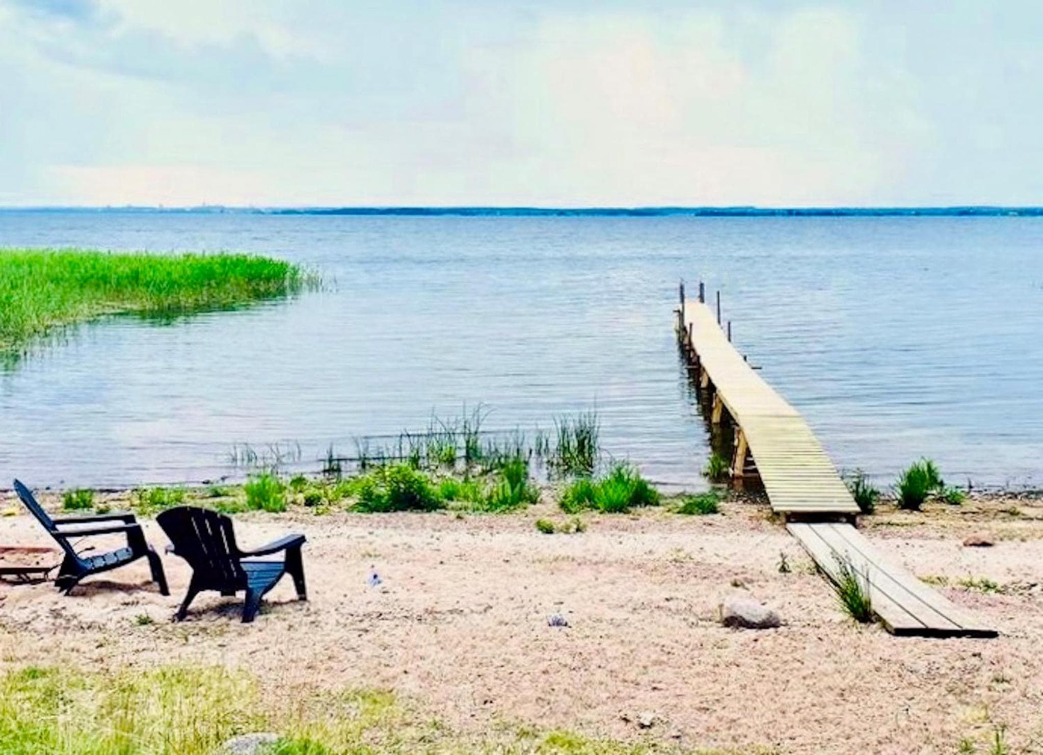 Peaceful lakefront cottage photo 4