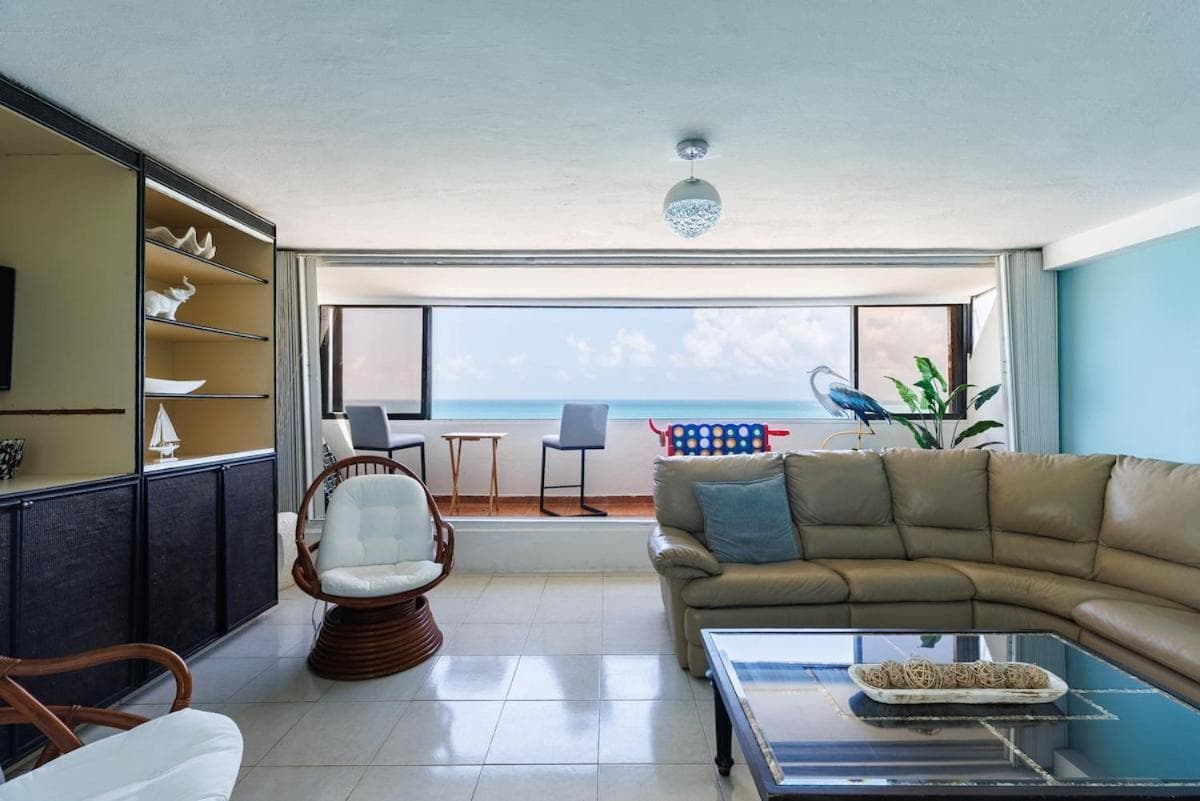 Isla Verde Oceanview 4BR with Beach Access photo 9