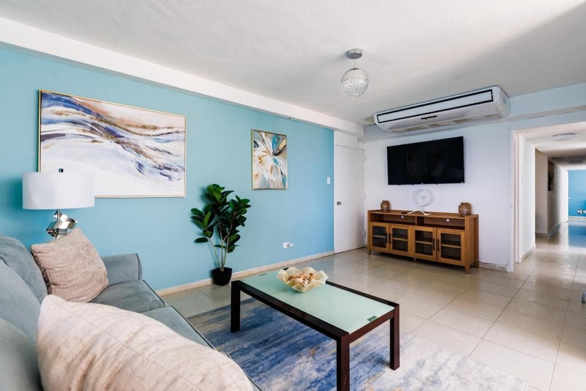 Isla Verde Oceanview 4BR with Beach Access photo 8