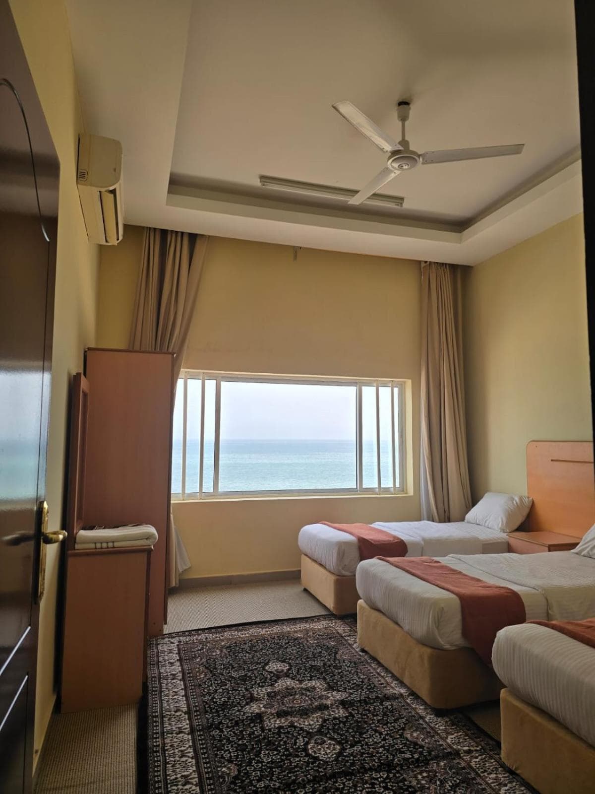 Leading Wings Beach Apartments photo 3