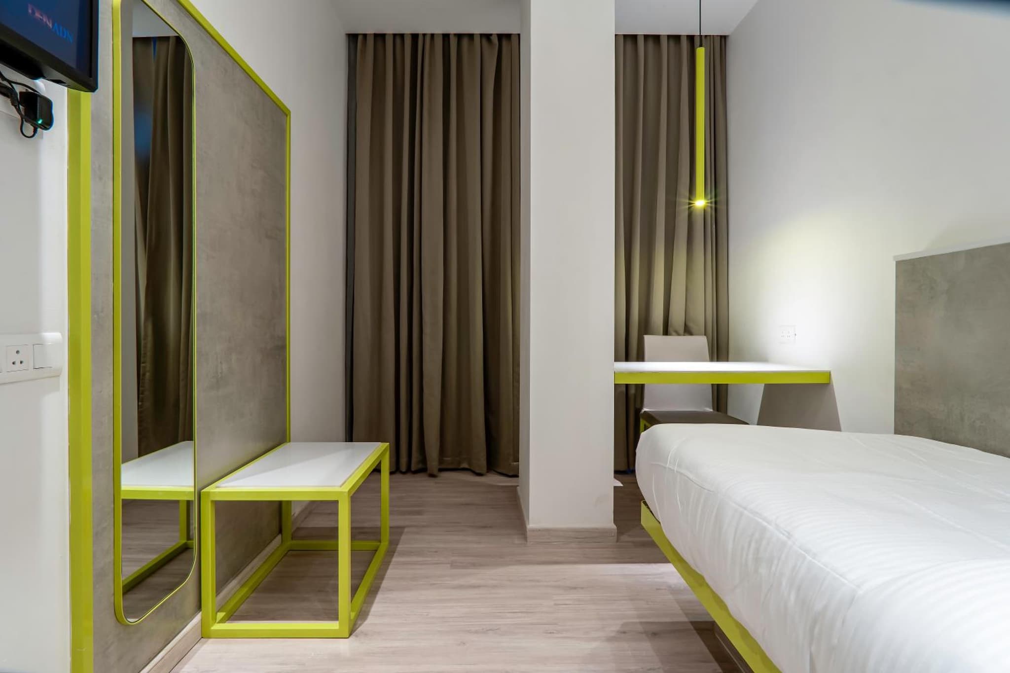 Hotel Le Roi Express Karol Bagh photo 4