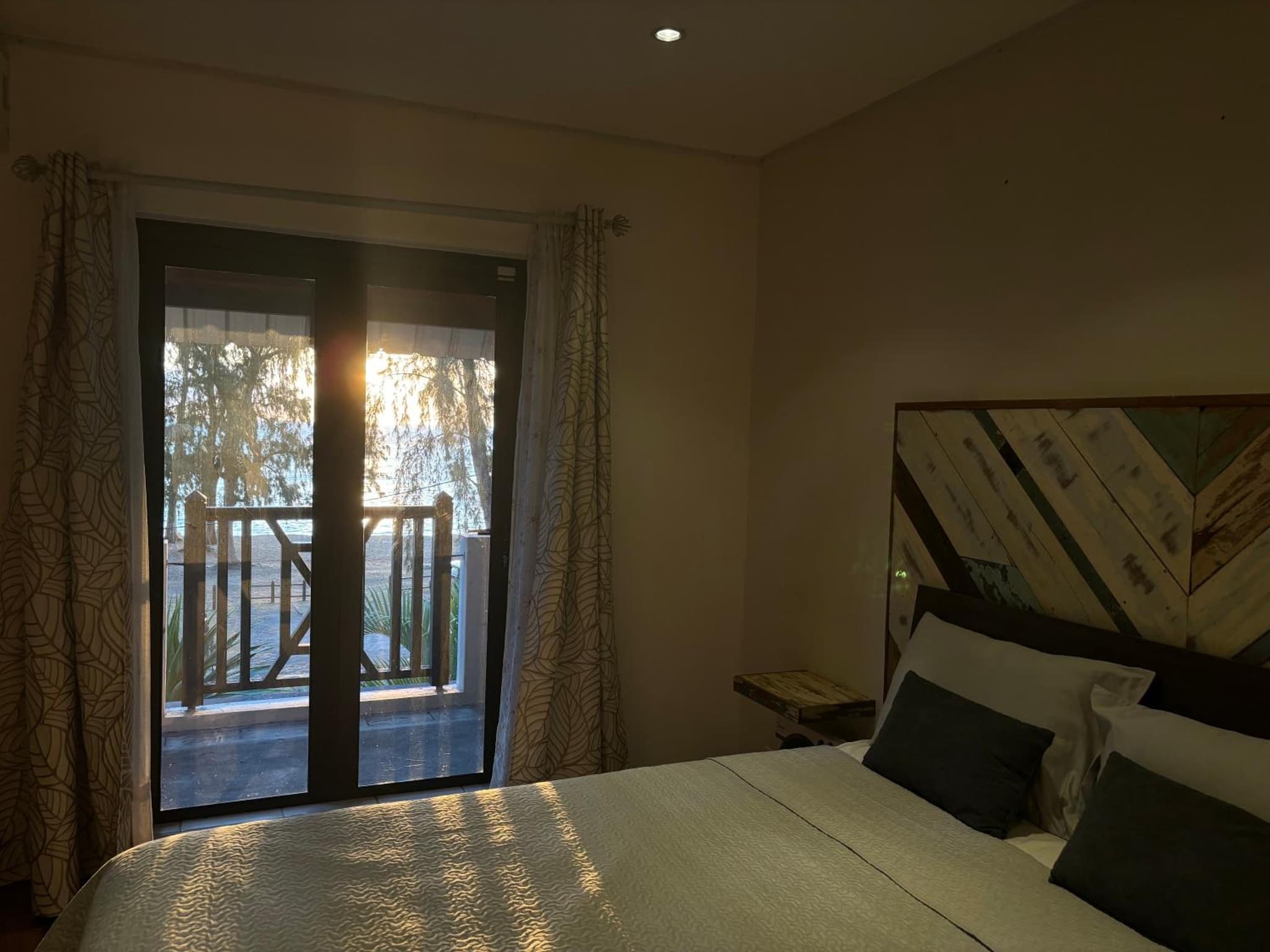 Aquamarine Beachfront Apartment photo 2