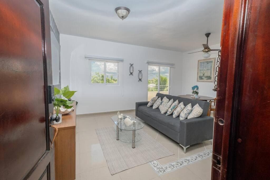 Beachside Hideaway 2BR 2B Apt w Pool Balcony And Elevator photo 9