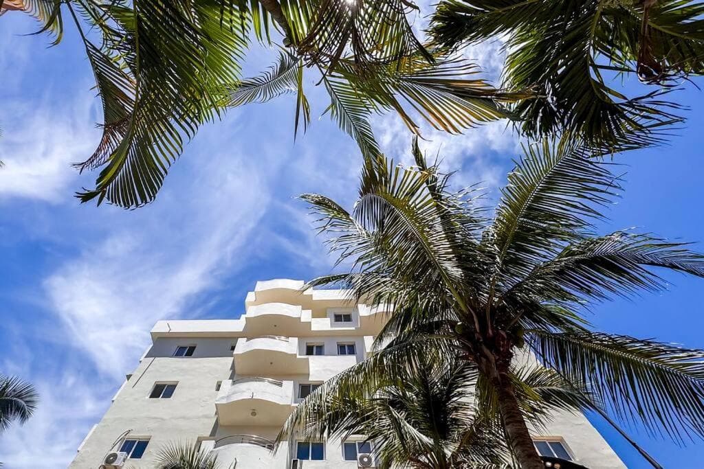 Beachside Hideaway 2BR 2B Apt w Pool Balcony And Elevator photo 6