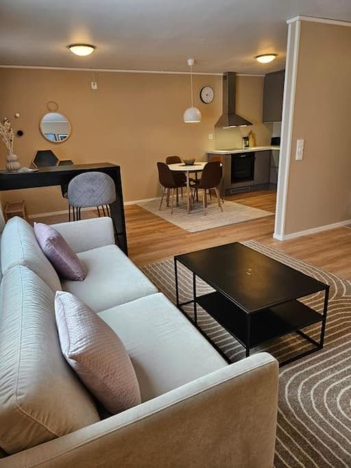 1 bedroom apt with parking