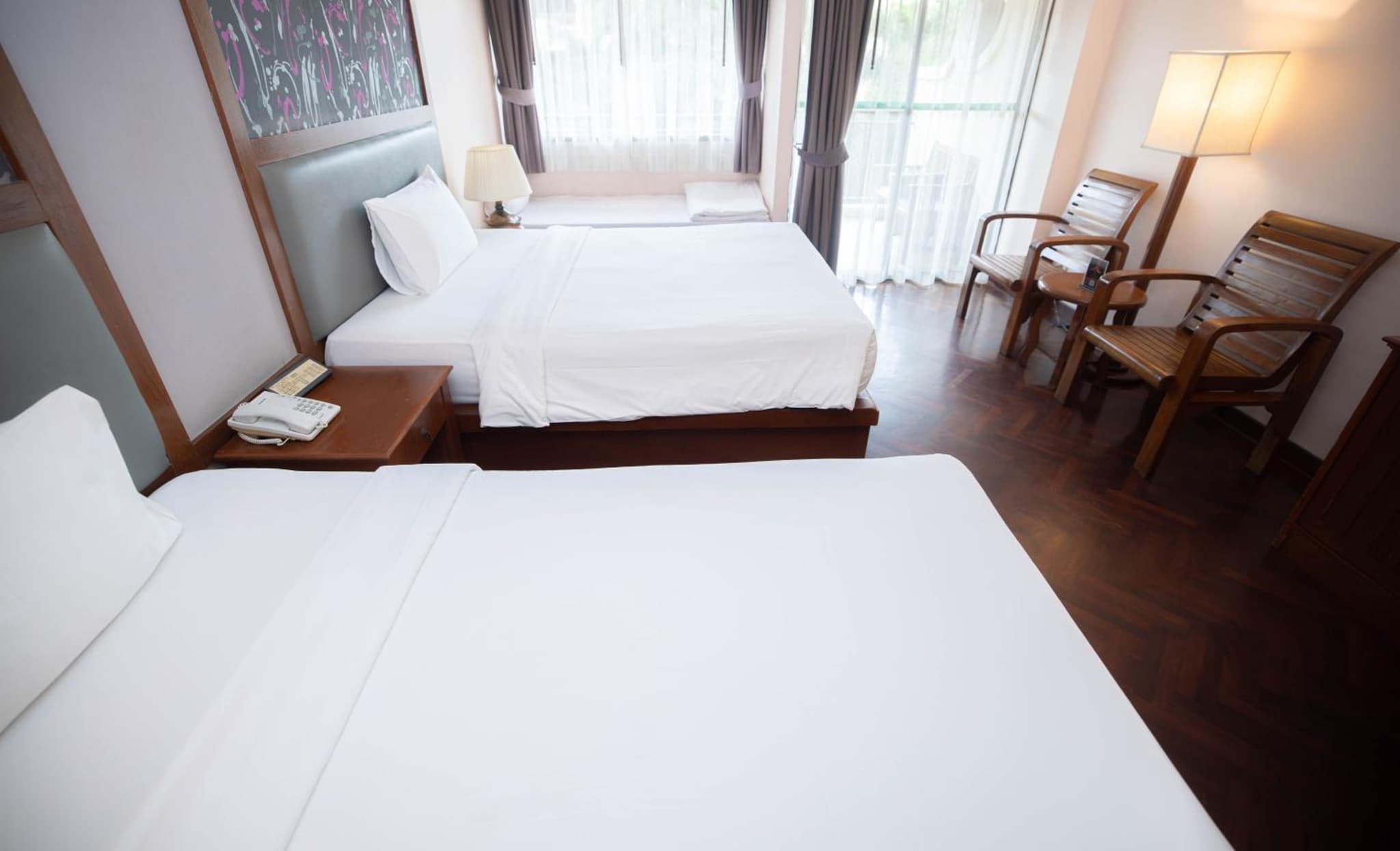 Baumanburi Hotel Patong photo 7