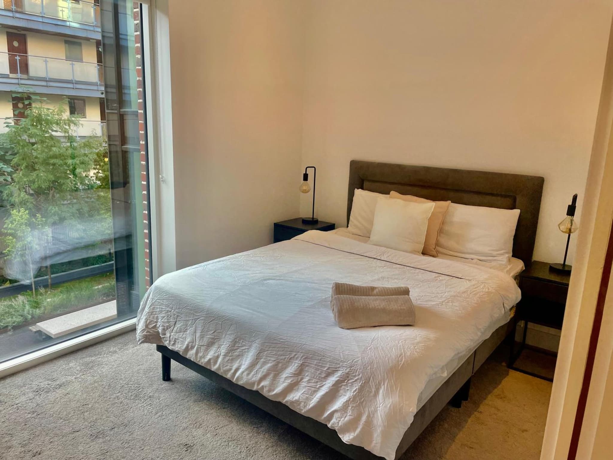 Modern Spacious 1 Bed Apartment photo 8