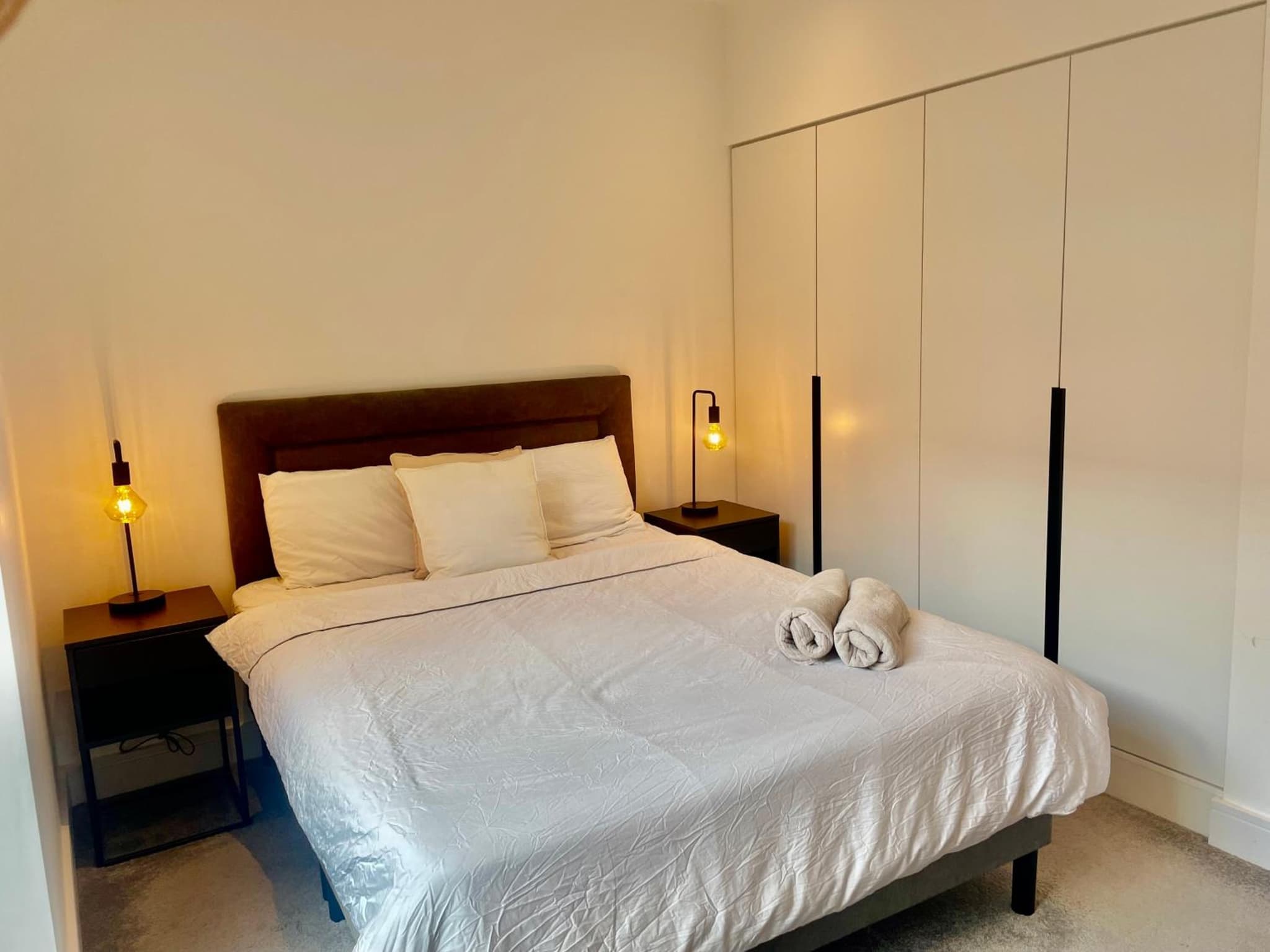 Modern Spacious 1 Bed Apartment photo 3