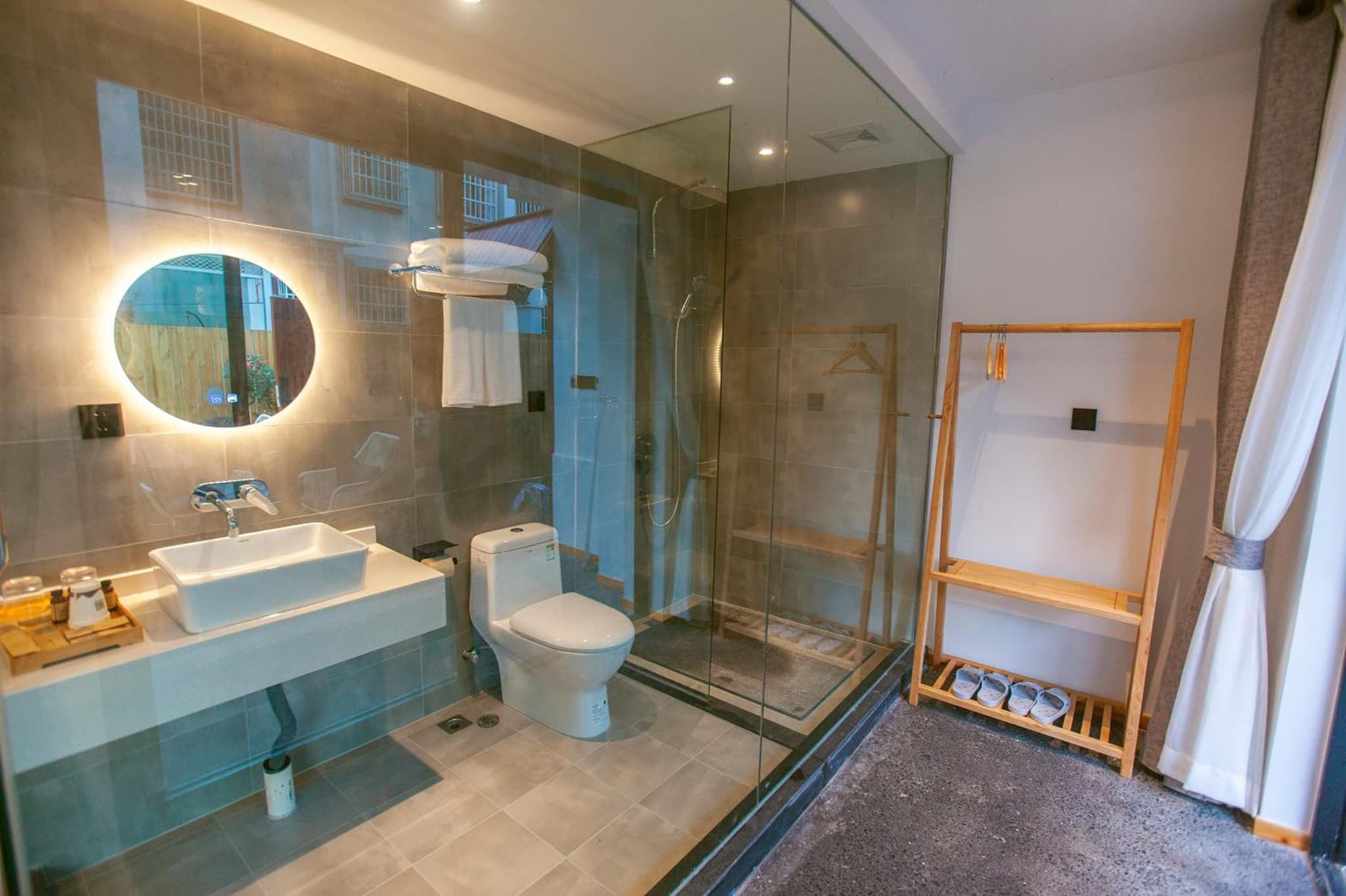 Tianmen Boutique Hotel-Free pickup from Tianmenshan-English services-Near the Tianmen Cableway photo 2